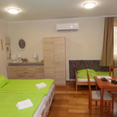 Karneol Apartmanhaz * Cserkeszolo