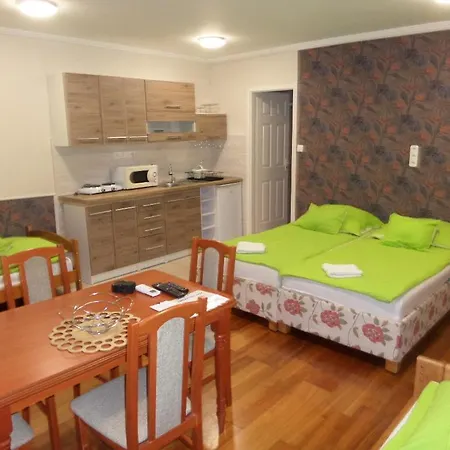 Apartment Karneol Apartmanhaz *
