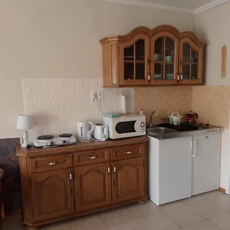 Karneol Apartmanhaz *