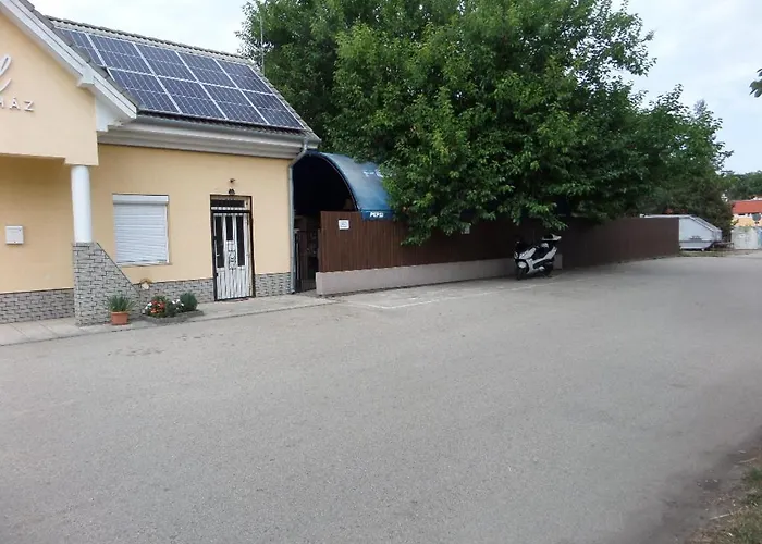 Karneol Apartmanhaz דירה Cserkeszőlő