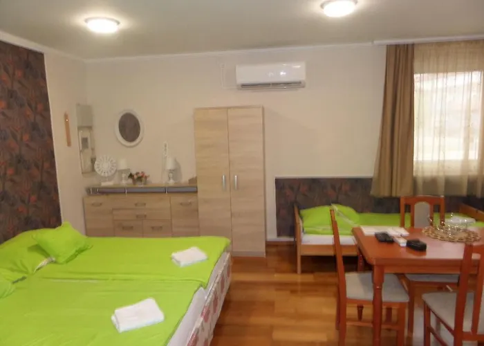 Karneol Apartmanhaz * Cserkeszőlő