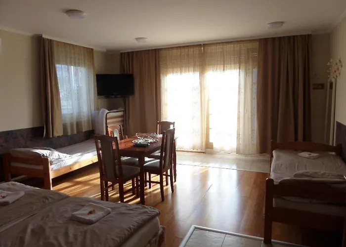 Karneol Apartmanhaz דירה *