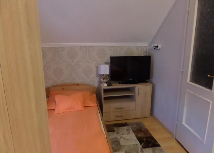 Karneol Apartmanhaz דירה *