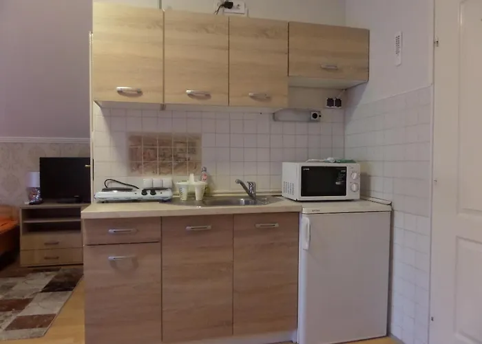 Karneol Apartmanhaz * Cserkeszőlő