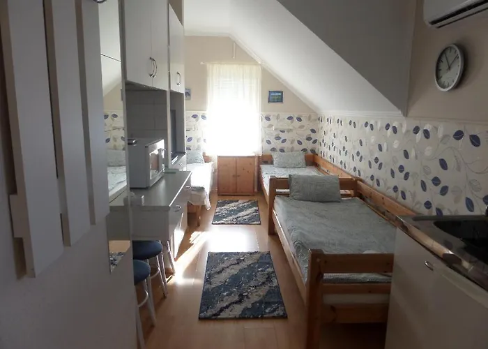 Karneol Apartmanhaz * Cserkeszőlő